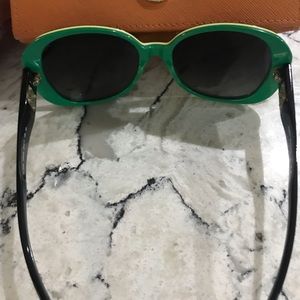 Tory Burch Accessories - Tory Burch Sunglasses (Like New) Tory Burch Accessories - Tory Burch Sunglasses (Like New)
